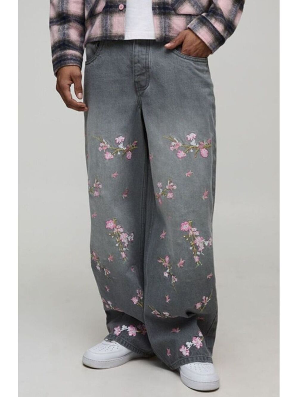 BoohooMAN Gray Floral Embroidered Wide-Leg Jeans Size 34